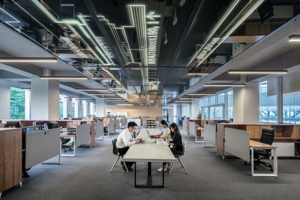 Survey: Hybrid Work’s ‘Emerging Equilibrium’; Less ‘Return to Office’ Talk in 2023